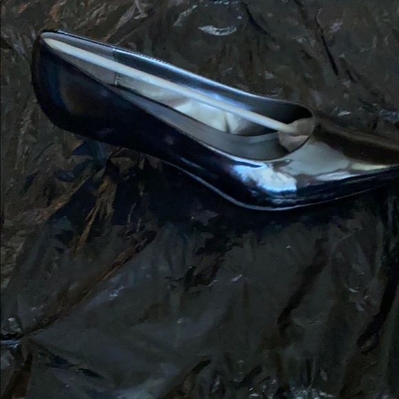 Heels - Picture 2 of 3